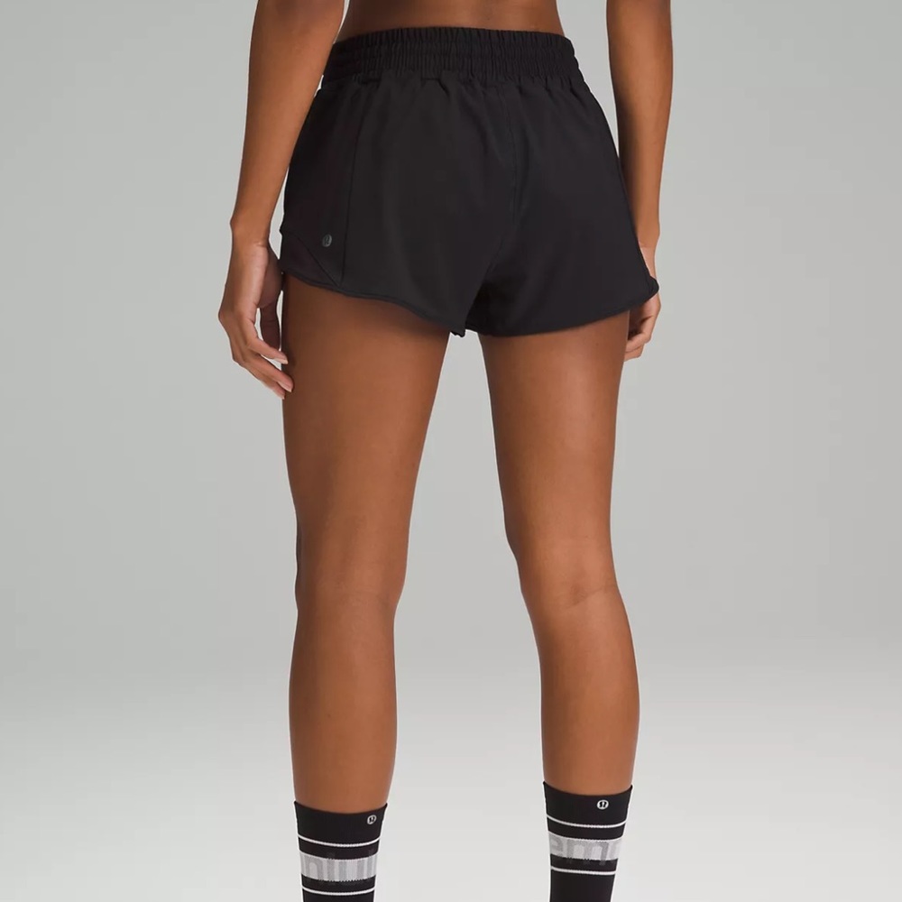 Lululemon Black Hotty Hot High-Rise Lined Short 2.5" size 10 Tall Bl